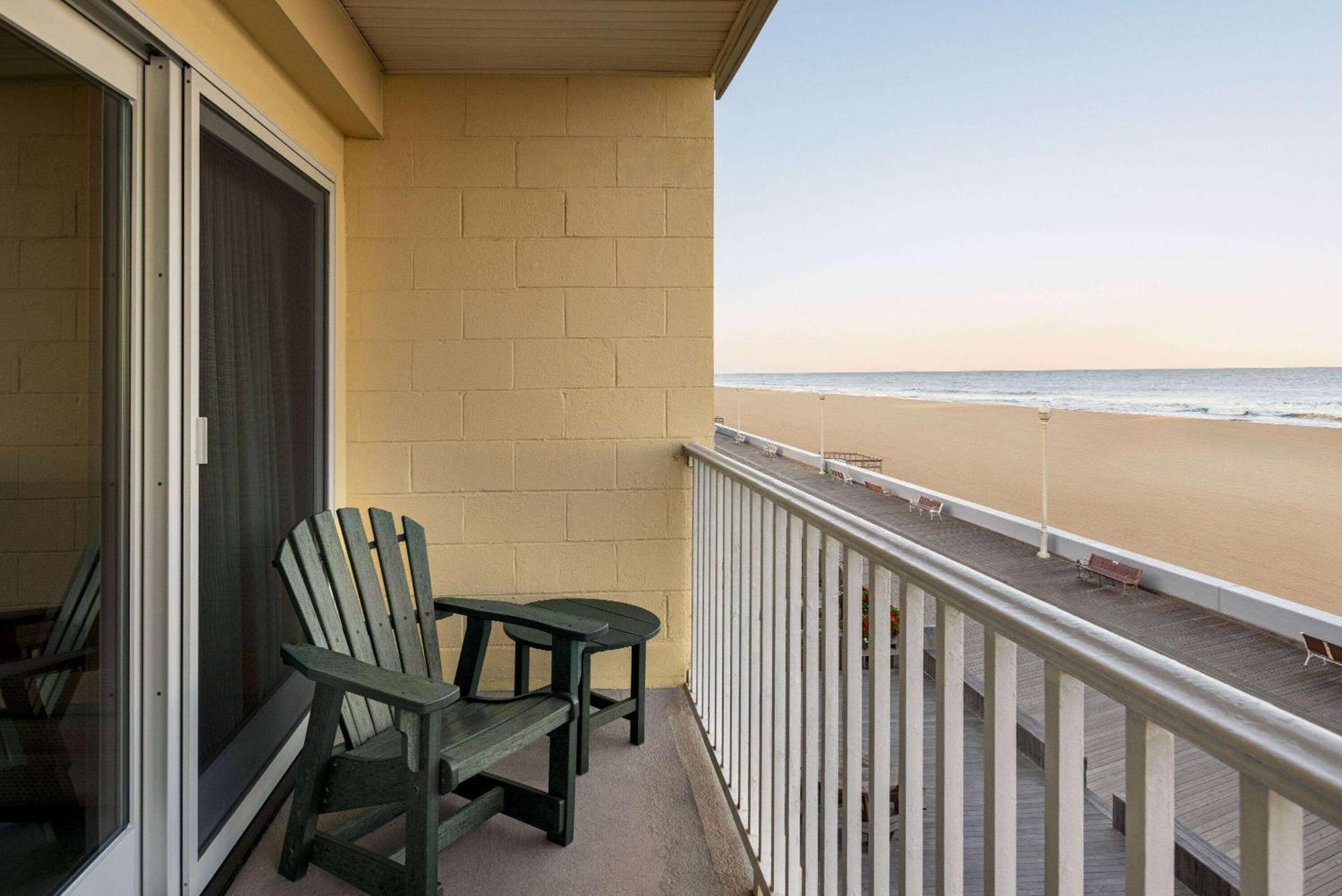 Howard Johnson By Wyndham Ocean City Oceanfront Dış mekan fotoğraf